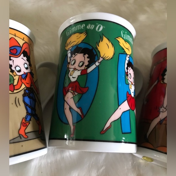 Betty Boop Mint
Fine Porcelain Collection mugs by The Danbury Mint - Picture 11 of 12